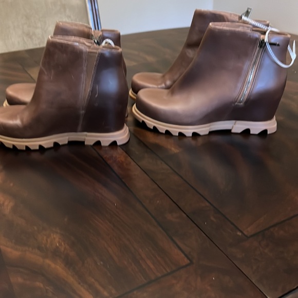 Sorel
Joan of Arctic Waterproof Leather Wedge Zip Booties - Picture 4 of 16